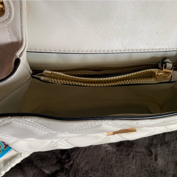 Tory Burch bag amazing condition used handful of times - Picture 3 of 11